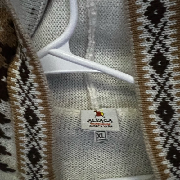 knitted llama design peru zip up - Picture 3 of 4